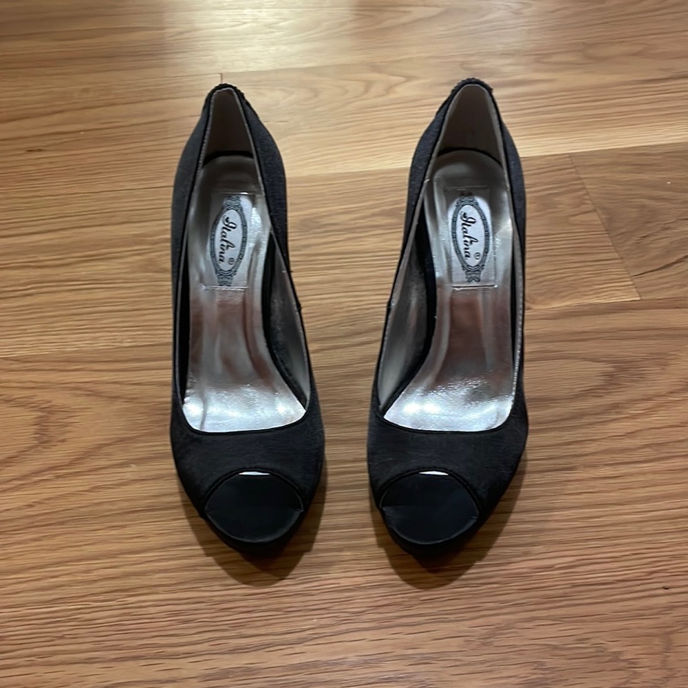 Pretty Black Satin Open Toes Heels